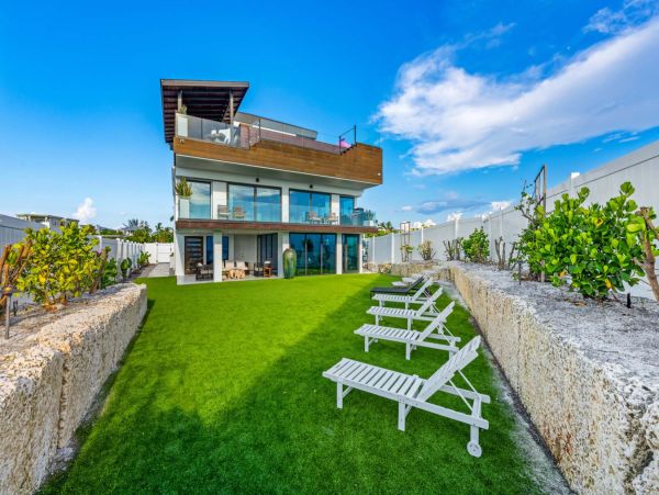 Luxurious Gulf Front Anna Maria Island Vacation Estate