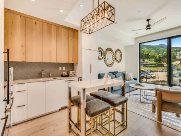Snowmass Ski-In/Ski-Out Vacation Rental - Luxury Condo with Mountain Views