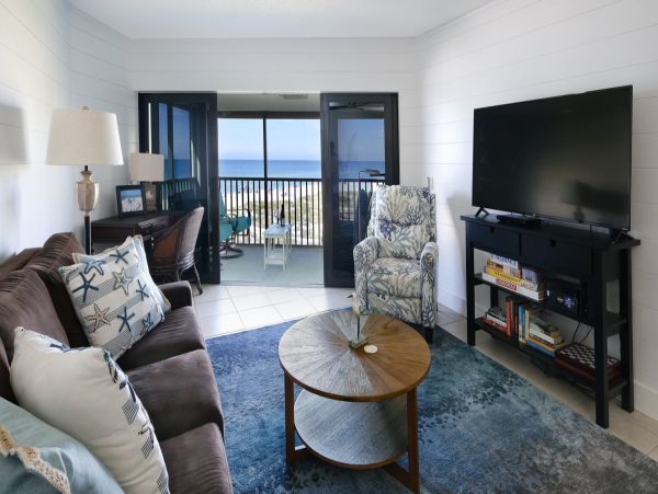 Directly on the Beach 2 Bedroom Vacation Condo