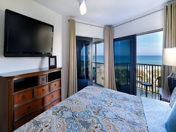 Directly on the Beach 2 Bedroom Vacation Condo
