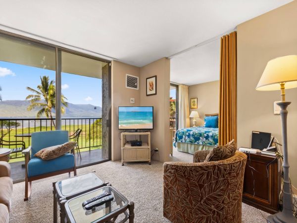 Lovely Vacation Condo with Mountain & Ocean Views