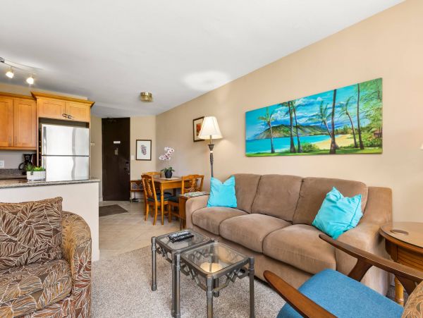 Lovely Vacation Condo with Mountain & Ocean Views
