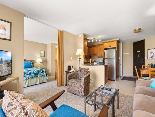 Lovely Vacation Condo with Mountain & Ocean Views