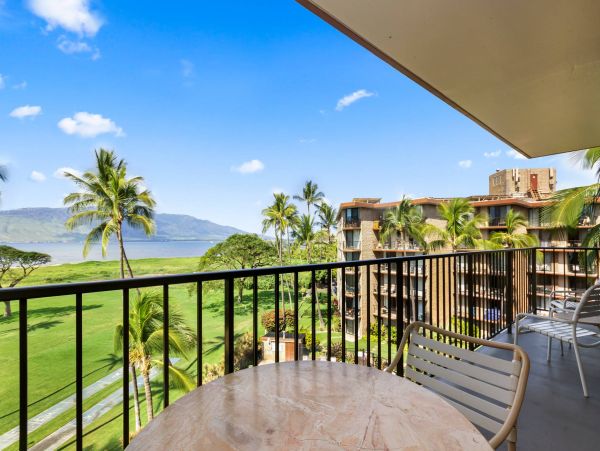 Lovely Vacation Condo with Mountain & Ocean Views