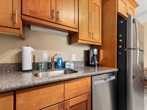 Lovely Vacation Condo with Mountain & Ocean Views