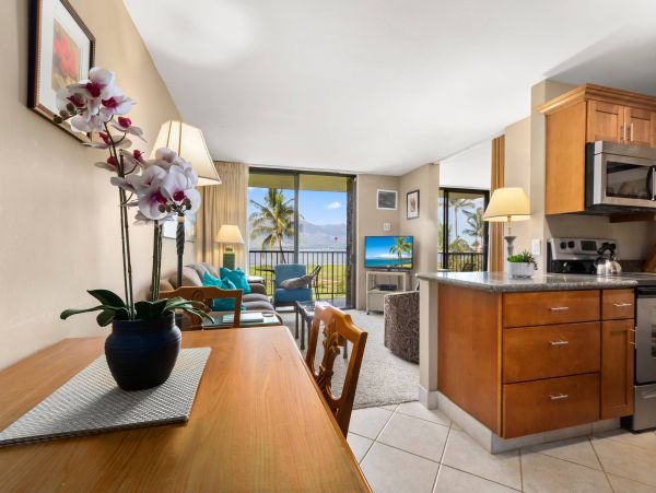 Lovely Vacation Condo with Mountain & Ocean Views