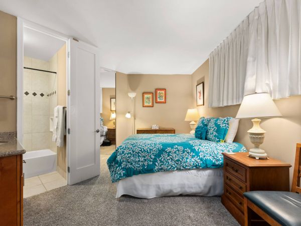 Lovely Vacation Condo with Mountain & Ocean Views