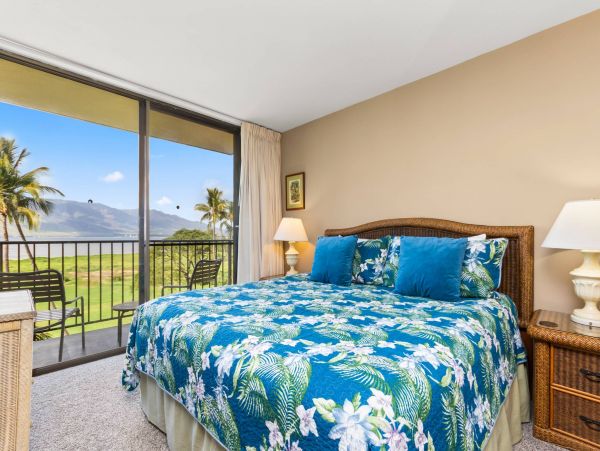Lovely Vacation Condo with Mountain & Ocean Views