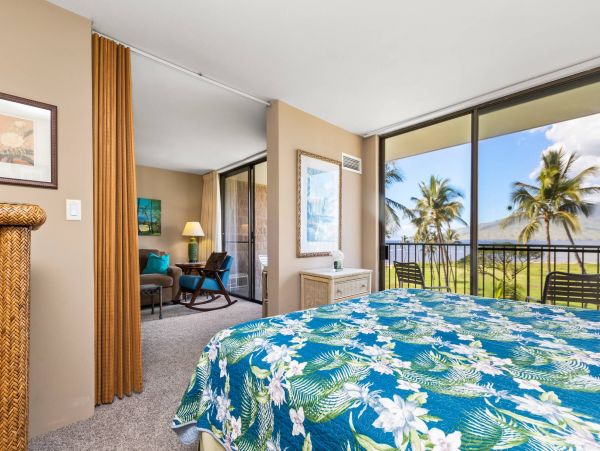 Lovely Vacation Condo with Mountain & Ocean Views