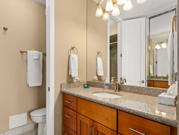 Lovely Vacation Condo with Mountain & Ocean Views