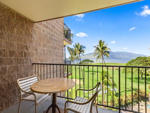 Lovely Vacation Condo with Mountain & Ocean Views