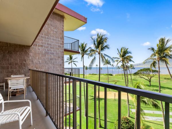Lovely Vacation Condo with Mountain & Ocean Views