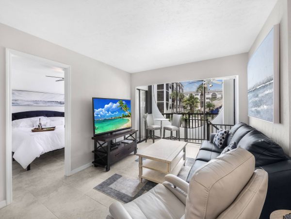 Lovely Condo in Marco Island with Great Amenities