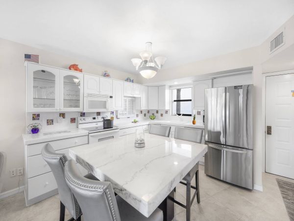 Lovely Condo in Marco Island with Great Amenities