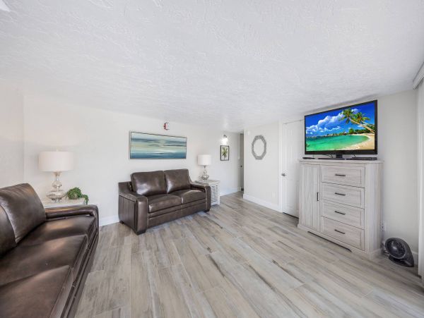 Lovely Condo in Marco Island with Great Amenities