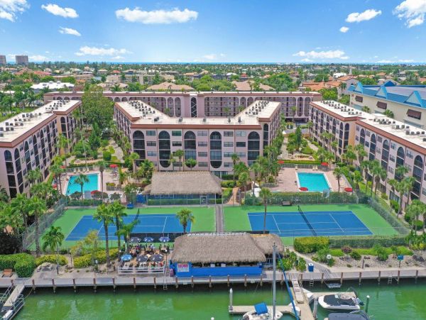 Lovely Condo in Marco Island with Great Amenities
