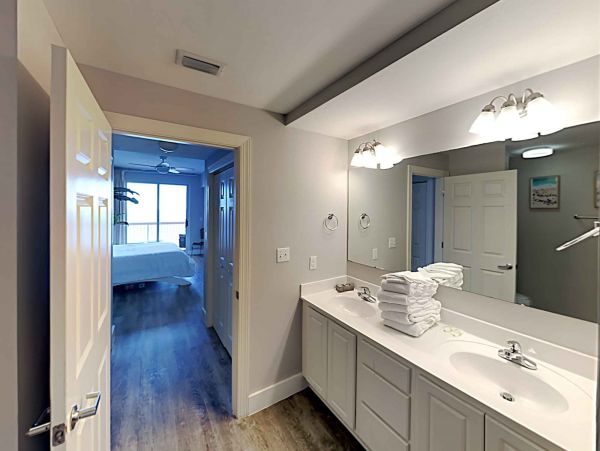 Stunning 16th-Floor Vacation Condo in Panama City Beach