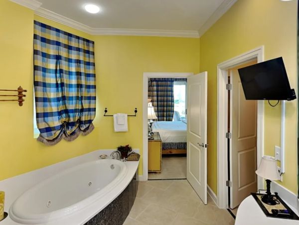 Gulf Front Expansive Five Bedroom Vacation Condo in Panama City Beach