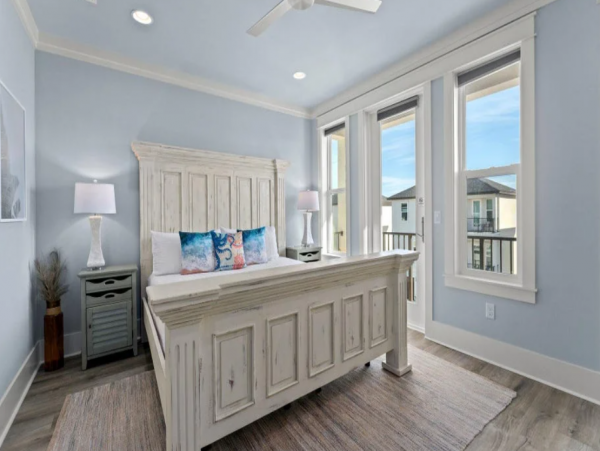 Beautiful 4 Bedroom Retreat in Miramar Beach