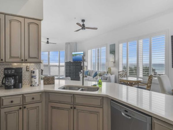 Gulf Front Vacation Condo Sleeps 14 Destin