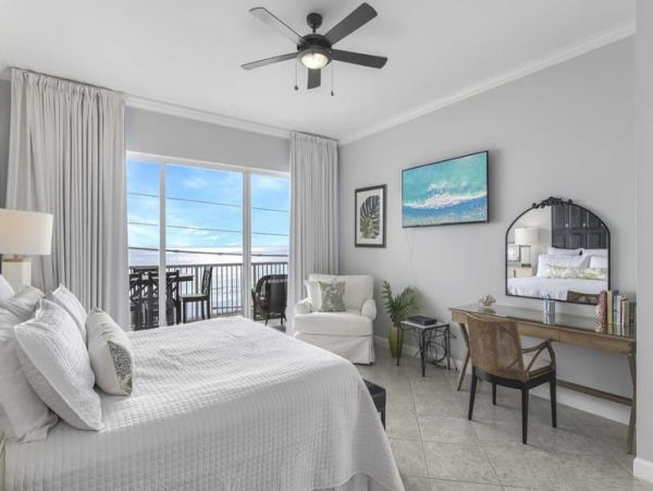 Gulf Front Vacation Condo Sleeps 14 Destin