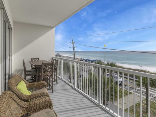Gulf Front Vacation Condo Sleeps 14 Destin