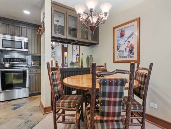 Vacation Condo with Mountain Views Sleeps 8 Guest in Beaver Creek