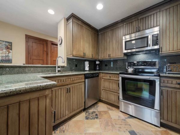 Vacation Condo with Mountain Views Sleeps 8 Guest in Beaver Creek
