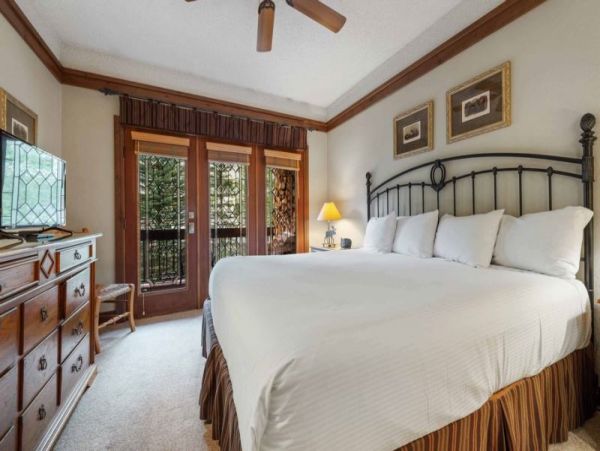 Vacation Condo with Mountain Views Sleeps 8 Guest in Beaver Creek