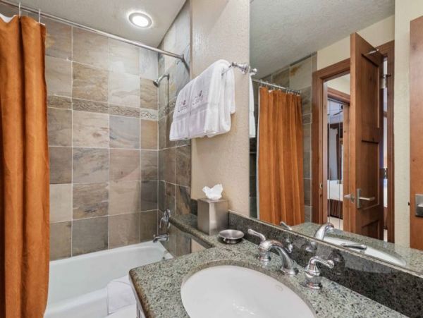 Vacation Condo with Mountain Views Sleeps 8 Guest in Beaver Creek