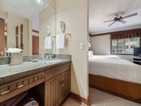Vacation Condo with Mountain Views Sleeps 8 Guest in Beaver Creek