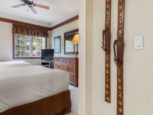 Vacation Condo with Mountain Views Sleeps 8 Guest in Beaver Creek