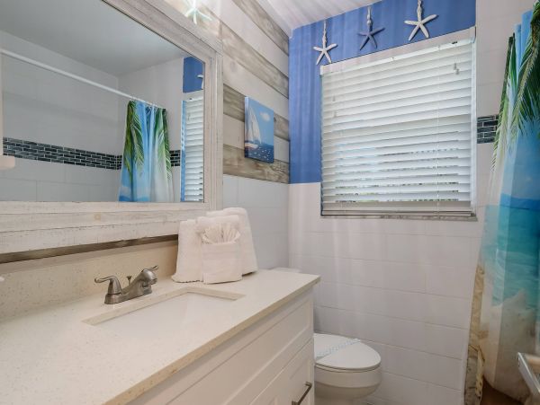Holmes Beach Vacation Home Four Bedroom Walk to Beach