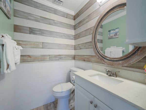 Holmes Beach Vacation Home Four Bedroom Walk to Beach