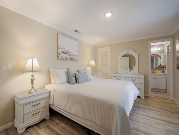 Holmes Beach Vacation Home Four Bedroom Walk to Beach