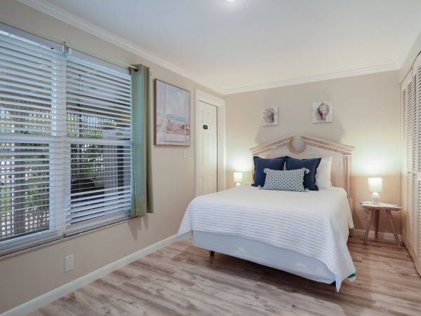 Holmes Beach Vacation Home Four Bedroom Walk to Beach