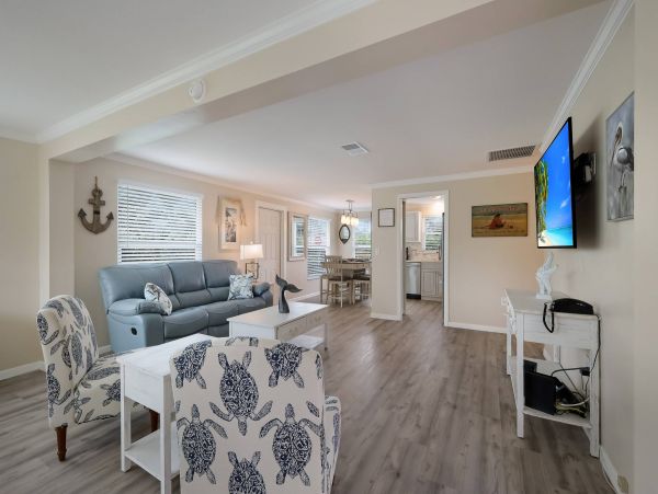 Holmes Beach Vacation Home Four Bedroom Walk to Beach