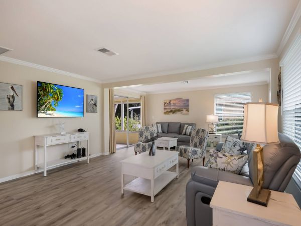 Holmes Beach Vacation Home Four Bedroom Walk to Beach