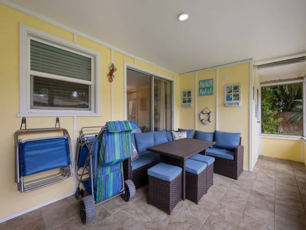 Holmes Beach Vacation Home Four Bedroom Walk to Beach