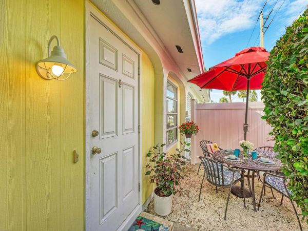 Holmes Beach Vacation Home Four Bedroom Walk to Beach