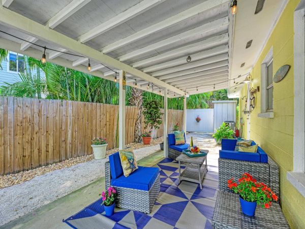 Holmes Beach Vacation Home Four Bedroom Walk to Beach