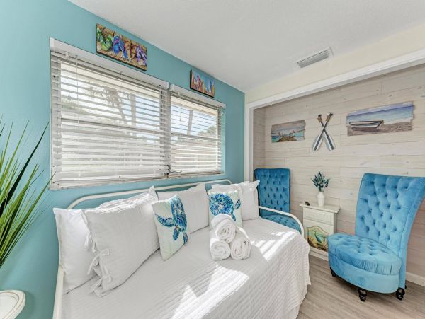 Holmes Beach Vacation Home Four Bedroom Walk to Beach