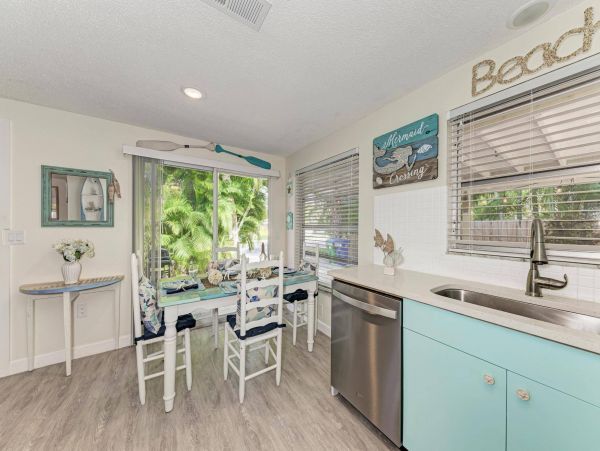Holmes Beach Vacation Home Four Bedroom Walk to Beach