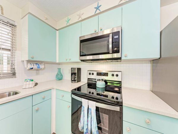 Holmes Beach Vacation Home Four Bedroom Walk to Beach