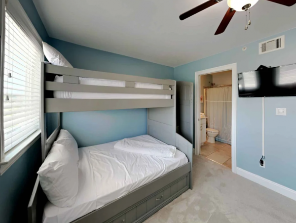 Oeanfront Lovely 3 Bedroom Condo in Perdido Key Sleeps 11