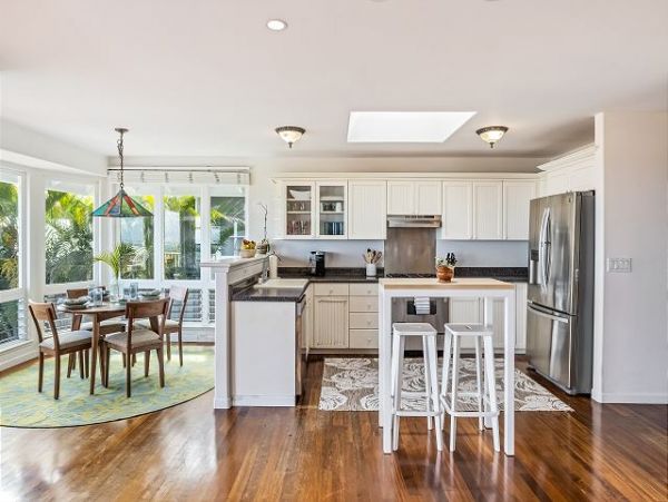Lanikai 2 Bedroom Vacation Condo with Breathtaking Ocean Views