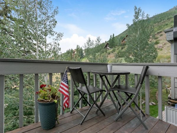 Wonderful mountain views from this Sandstone Condo