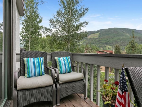 Wonderful mountain views from this Sandstone Condo