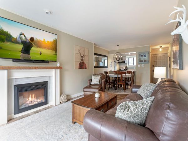 Wonderful mountain views from this Sandstone Condo