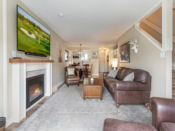 Wonderful mountain views from this Sandstone Condo